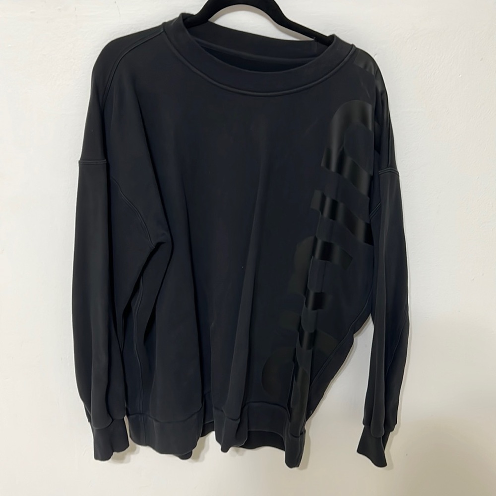 Lululemon logo crewneck